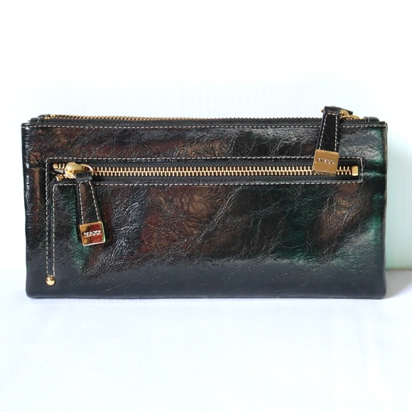 MAXX Black Faux Leather Wristlet Wallet Clutch Zebra Loads Gold Tone Hardware - Picture 2 of 9